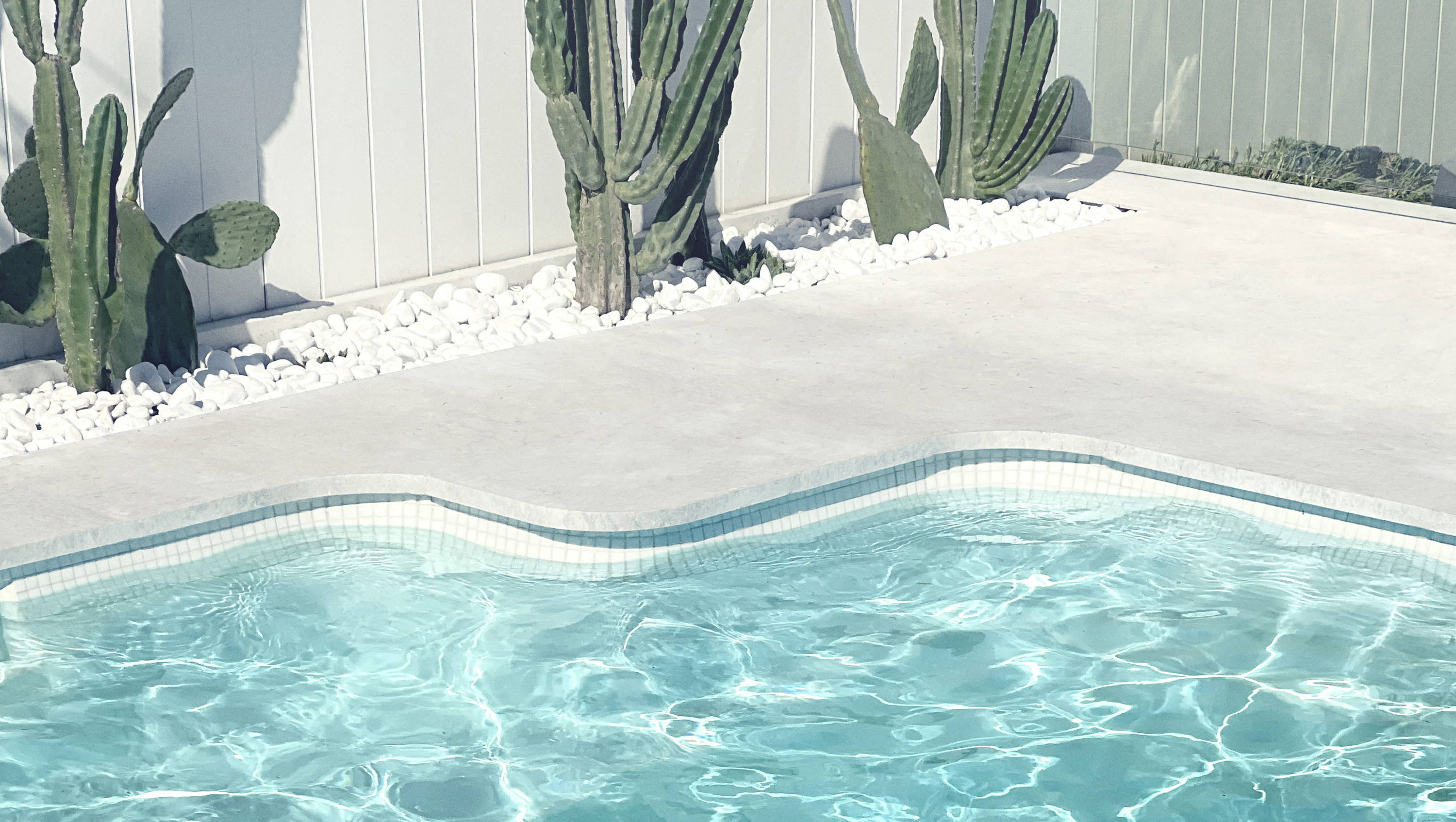 HOW TO STORE YOUR POOL FLOATS, TOYS AND INFLATABLES IN 3 EASY STEPS - SUNNYLiFE US