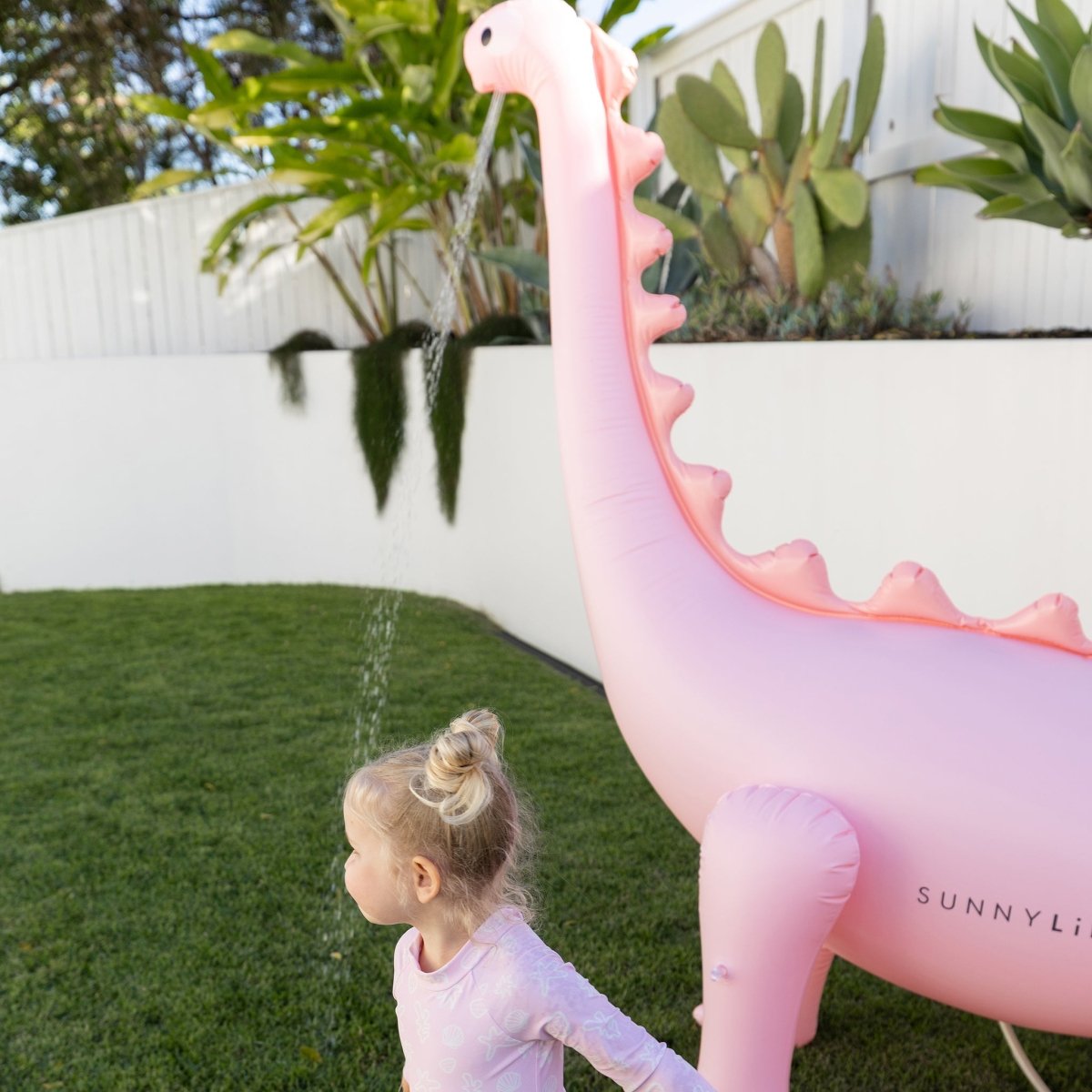 Dino Giant Sprinkler - Pink - SUNNYLiFE US