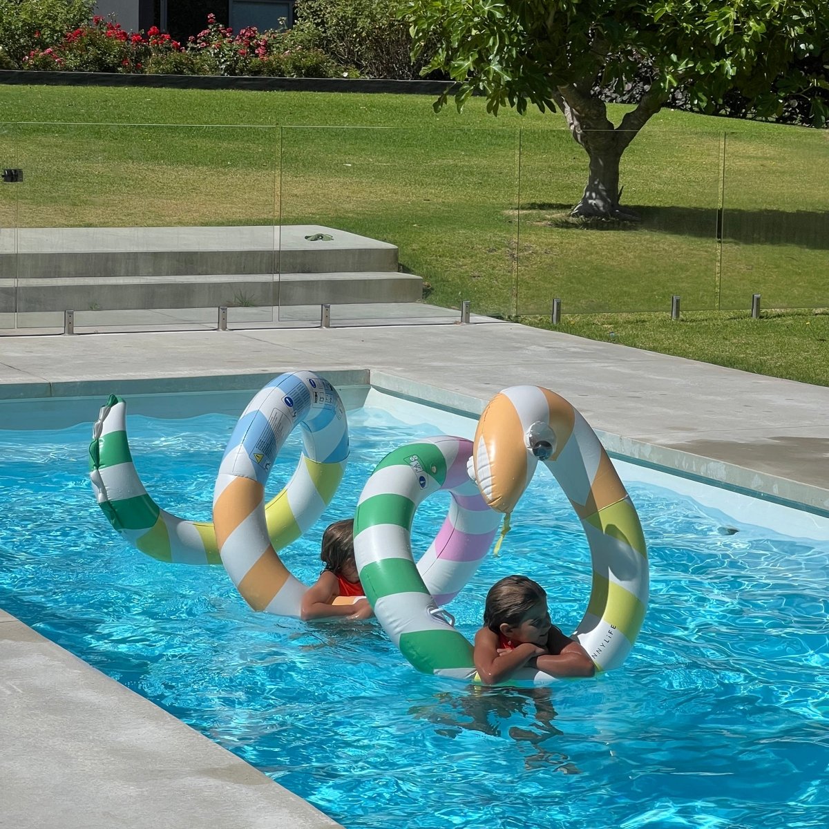 Giant Inflatable Noodle - Poolside - SUNNYLiFE US