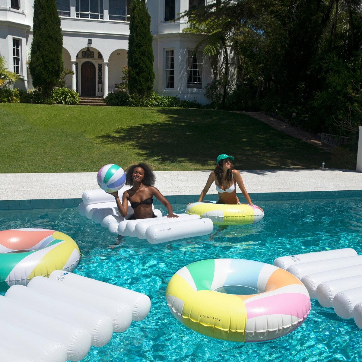 Inflatable Beach Ball - Pool Side - SUNNYLiFE US