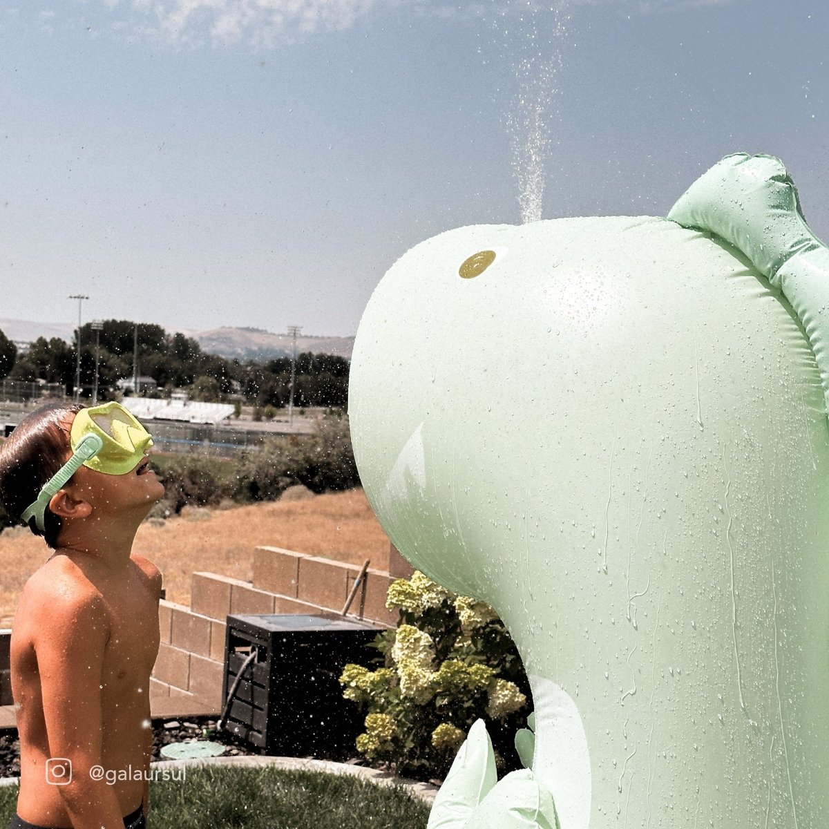 Inflatable Giant Sprinkler - Surfing Dino - SUNNYLiFE US