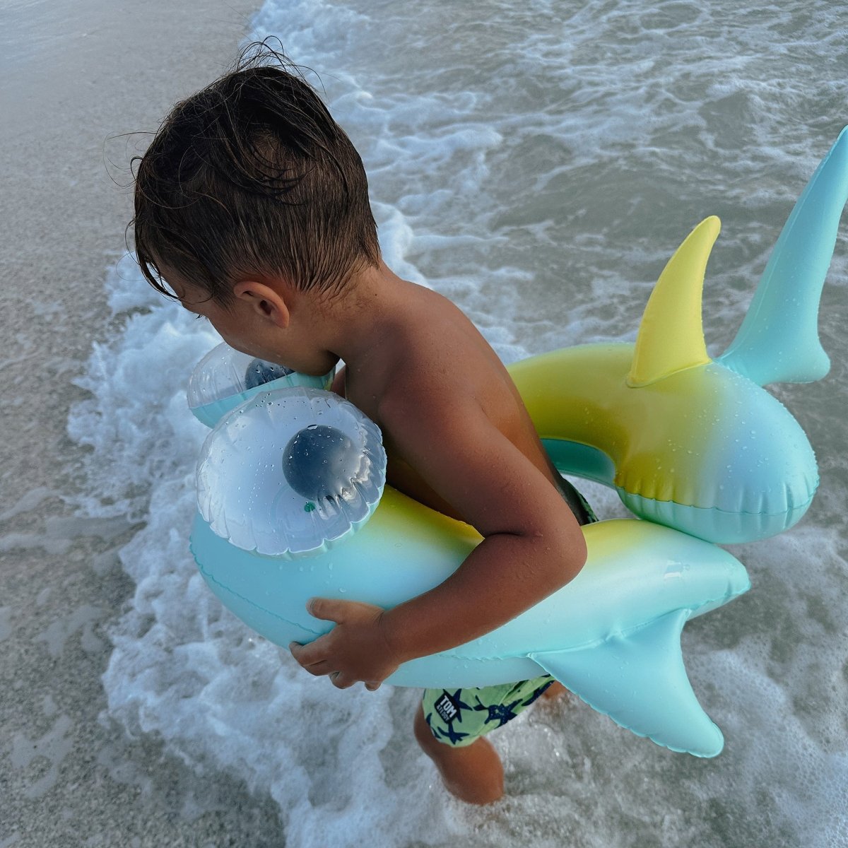 Kids Tube Pool Ring - Salty the Shark - SUNNYLiFE US