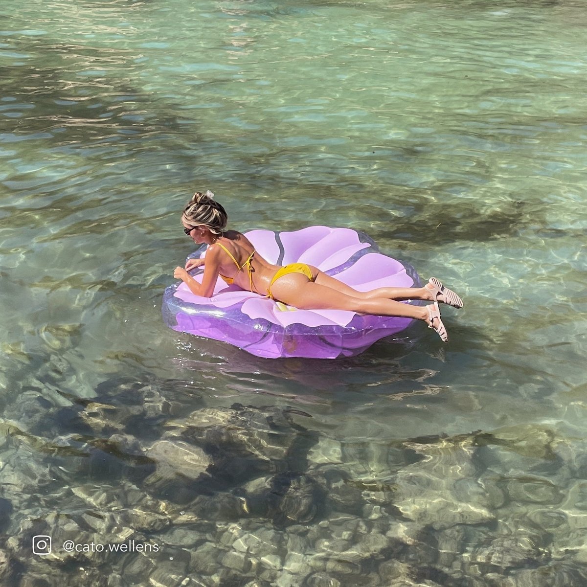 Luxe Lie - On Float - Hibiscus - SUNNYLiFE US