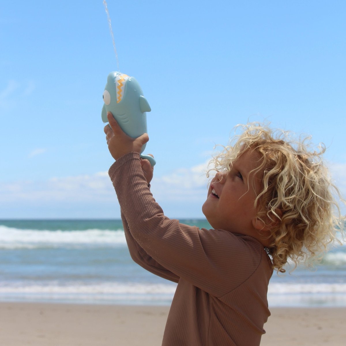 Shark Water Squirter - SUNNYLiFE US