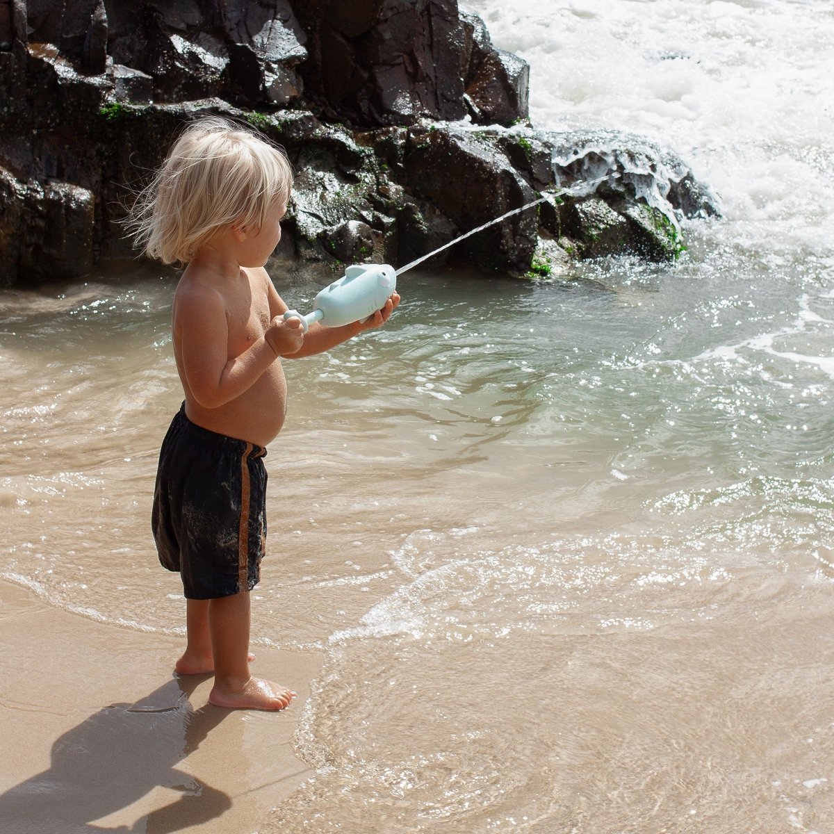 Shark Water Squirter - SUNNYLiFE US