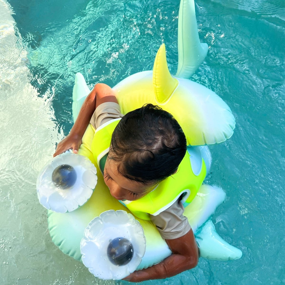 Kids Tube Pool Ring - Salty the Shark - SUNNYLiFE US