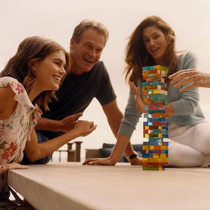 Cindy Crawford Spotted in Vogue - SUNNYLiFE US