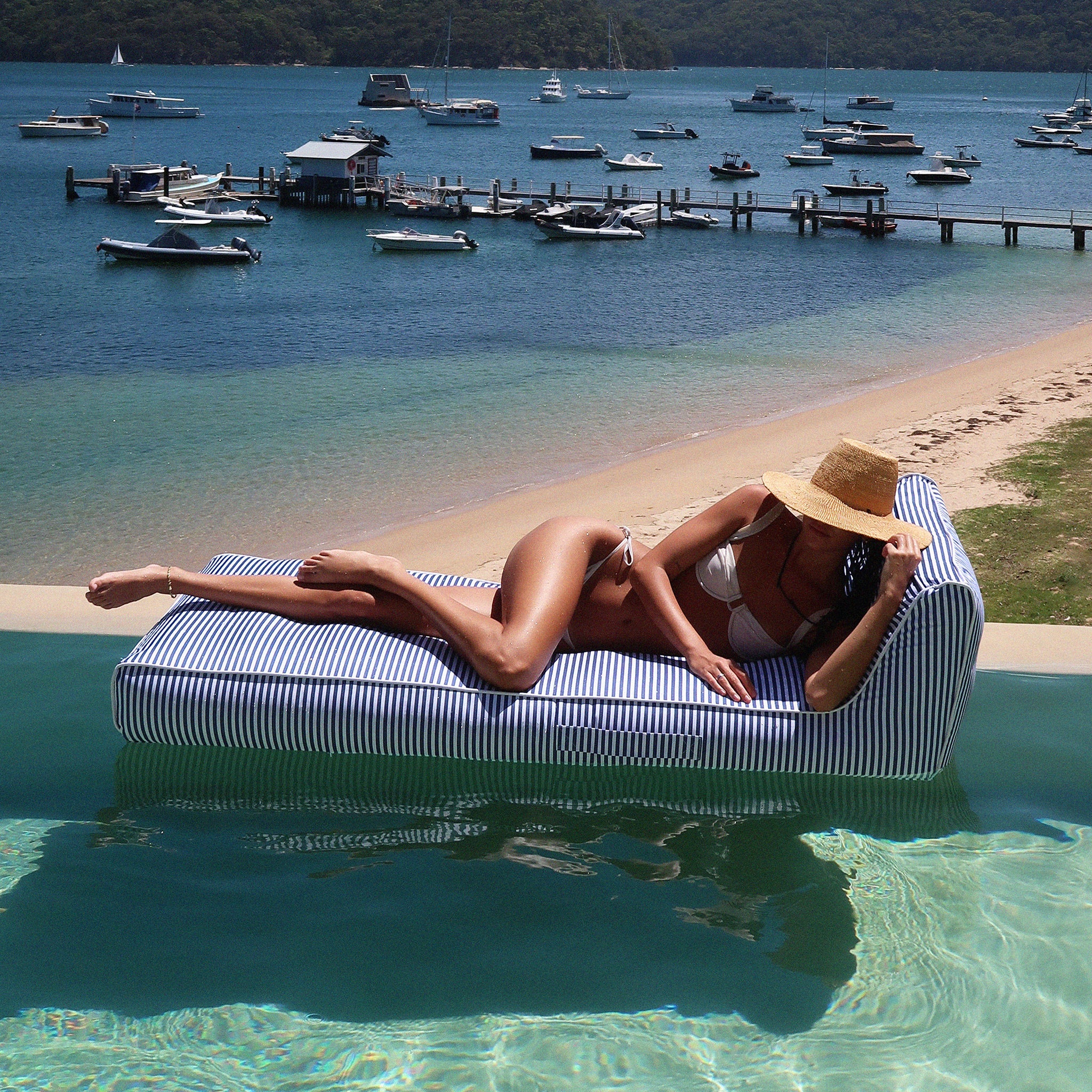 luxe lie on lounger float le weekend navy  