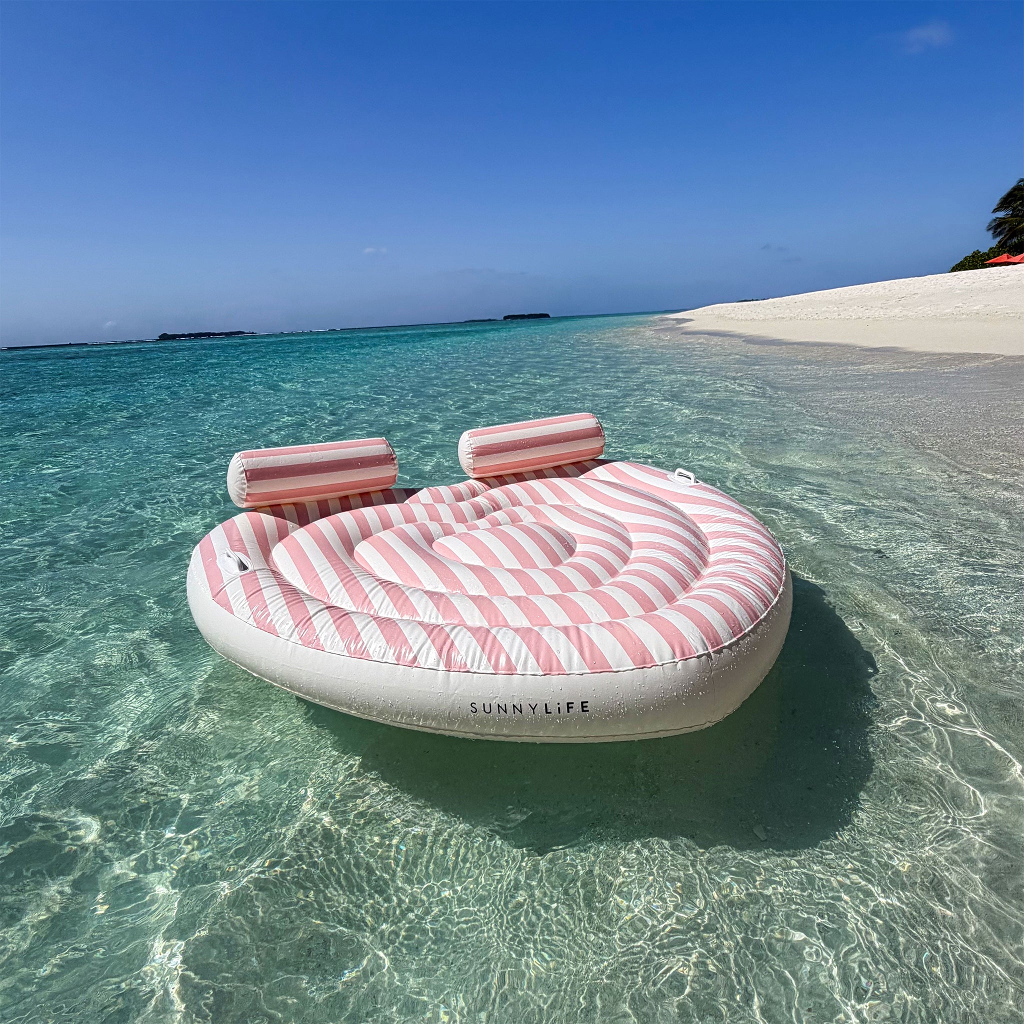 Twin Heart Lie-On Float - Stole My Heart Pink