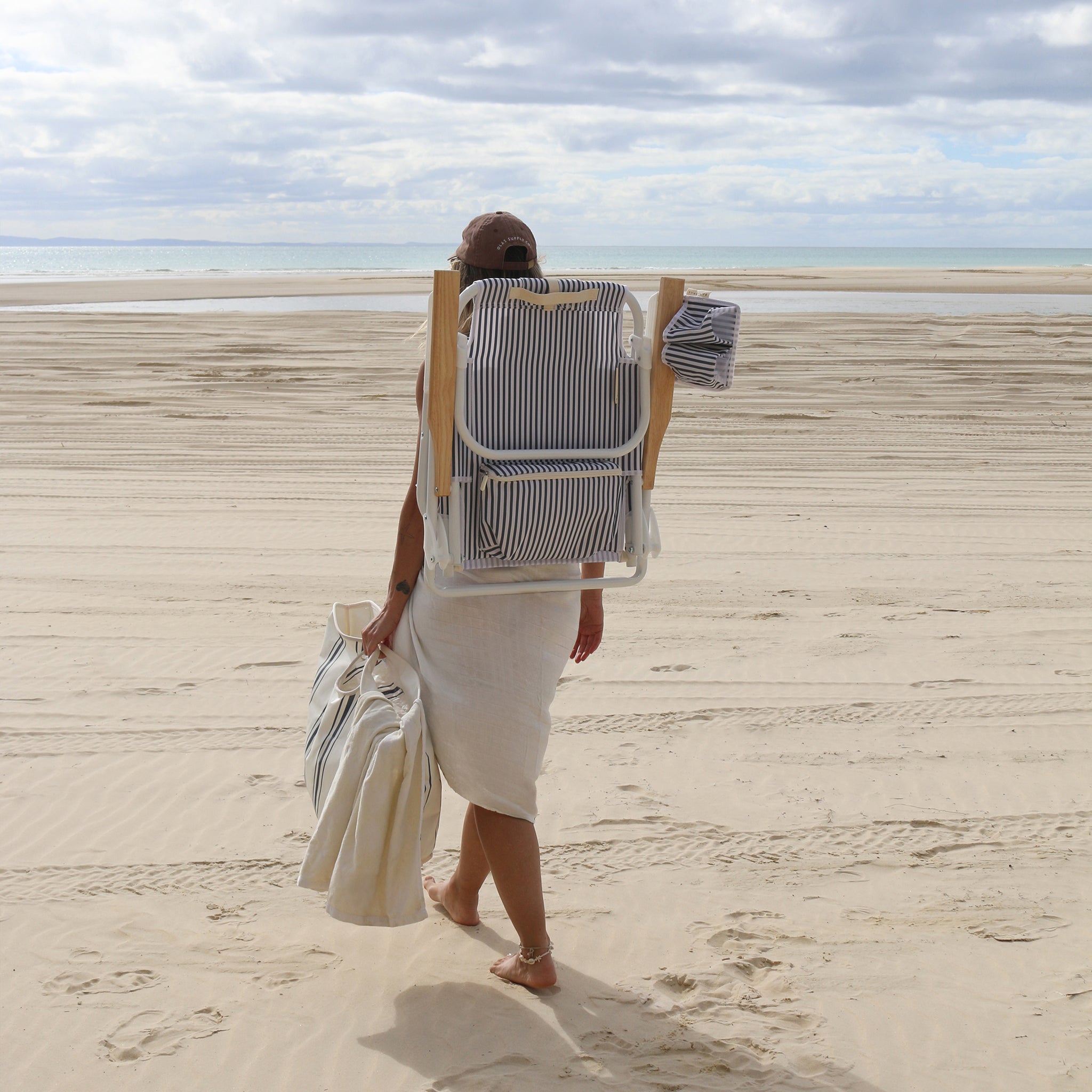 Luxe Beach Chair | The Resort Coastal Blue - SUNNYLiFE