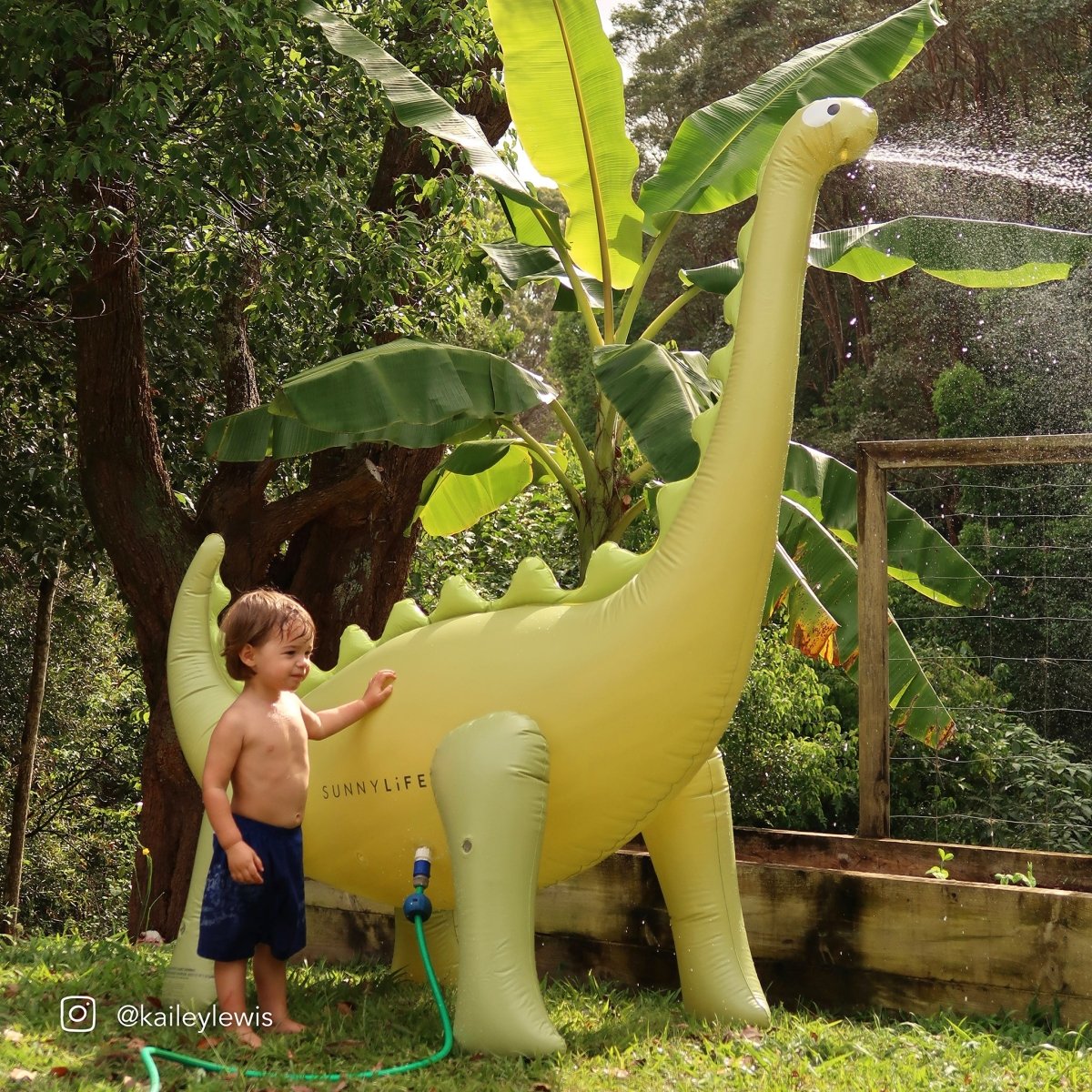 Inflatable Giant Sprinkler - Green - SUNNYLiFE US