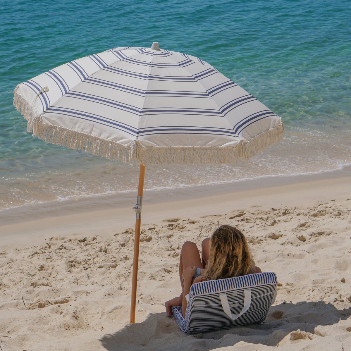 Luxe Beach Umbrella - The Resort - SUNNYLiFE US