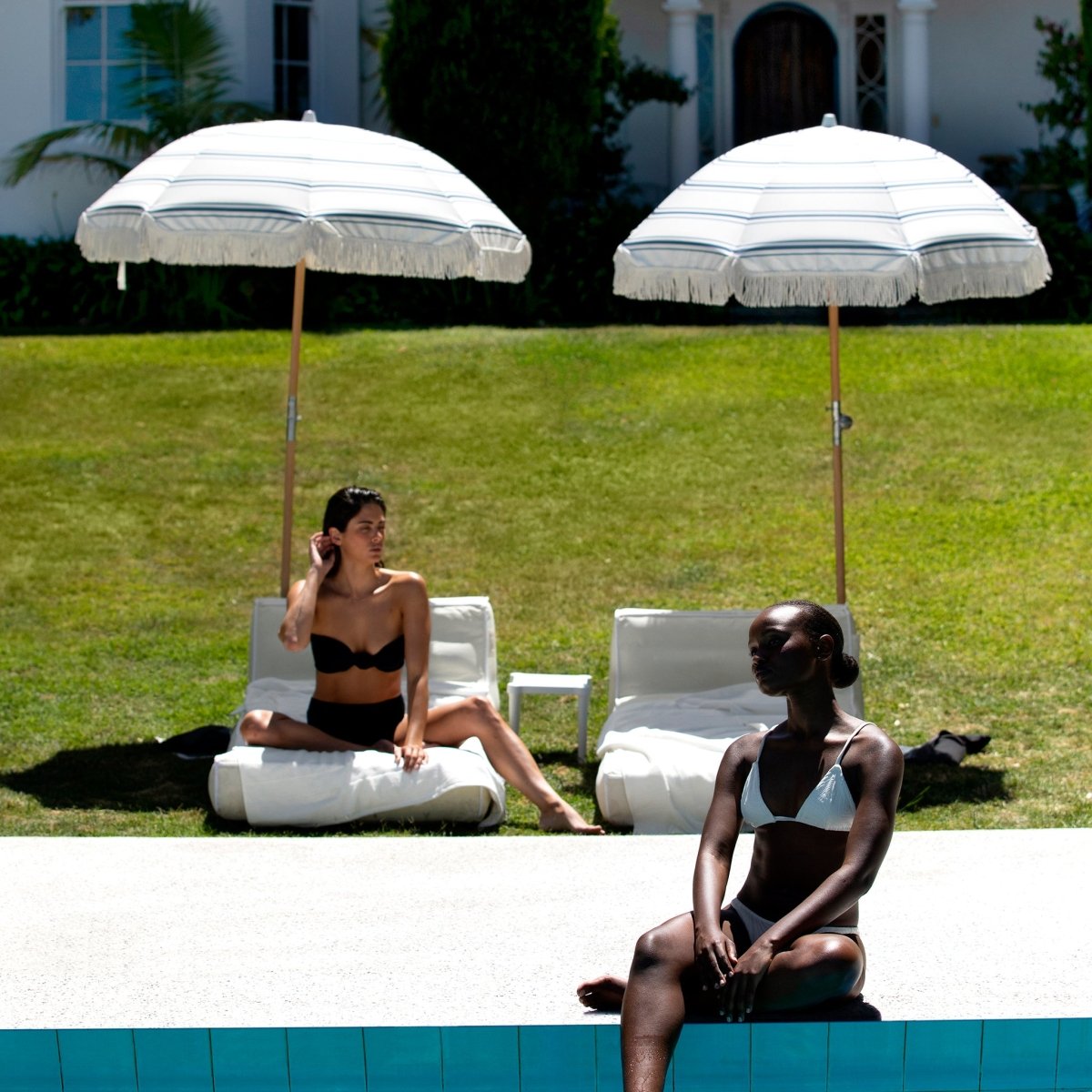 Luxe Beach Umbrella - The Resort - SUNNYLiFE US