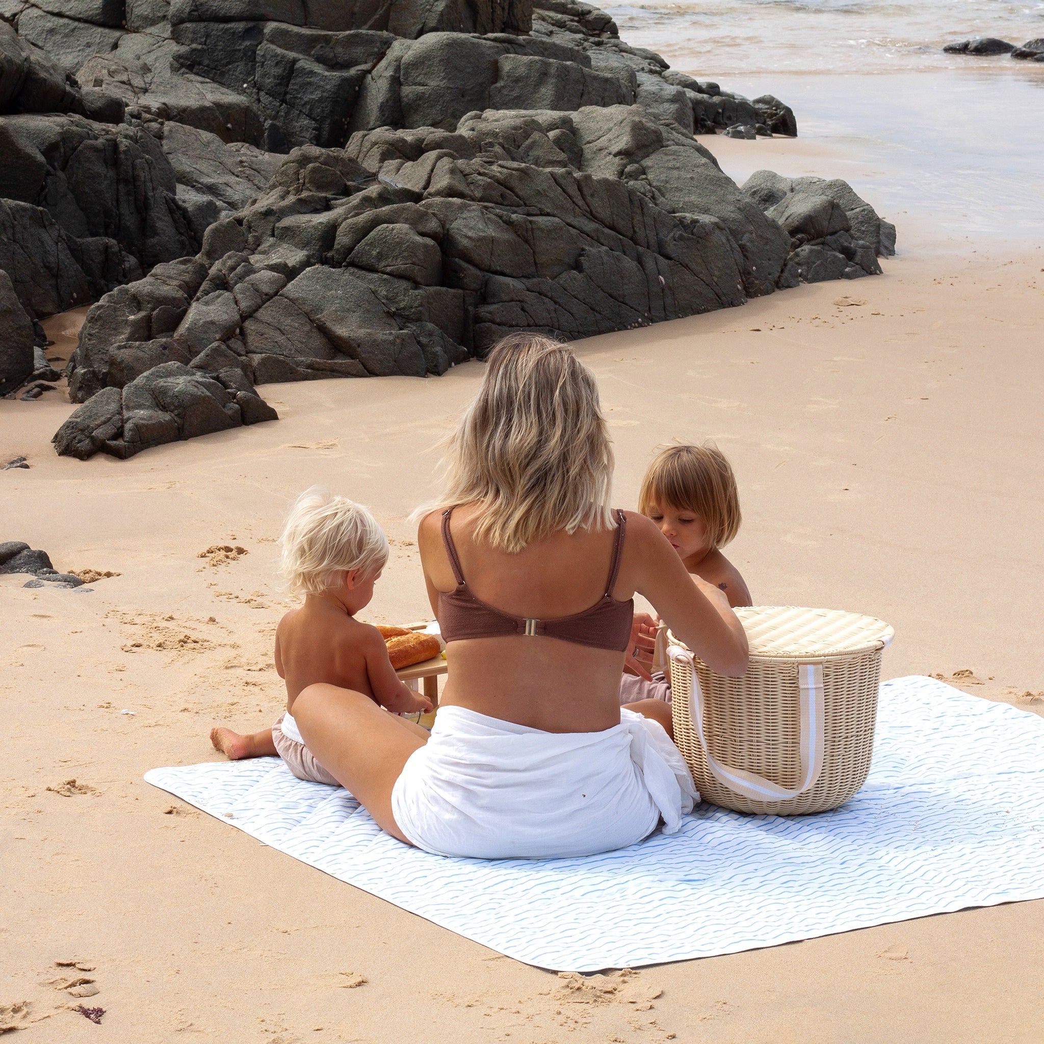 Beach and Picnic Blanket | Le Weekend Mid Blue-Cream