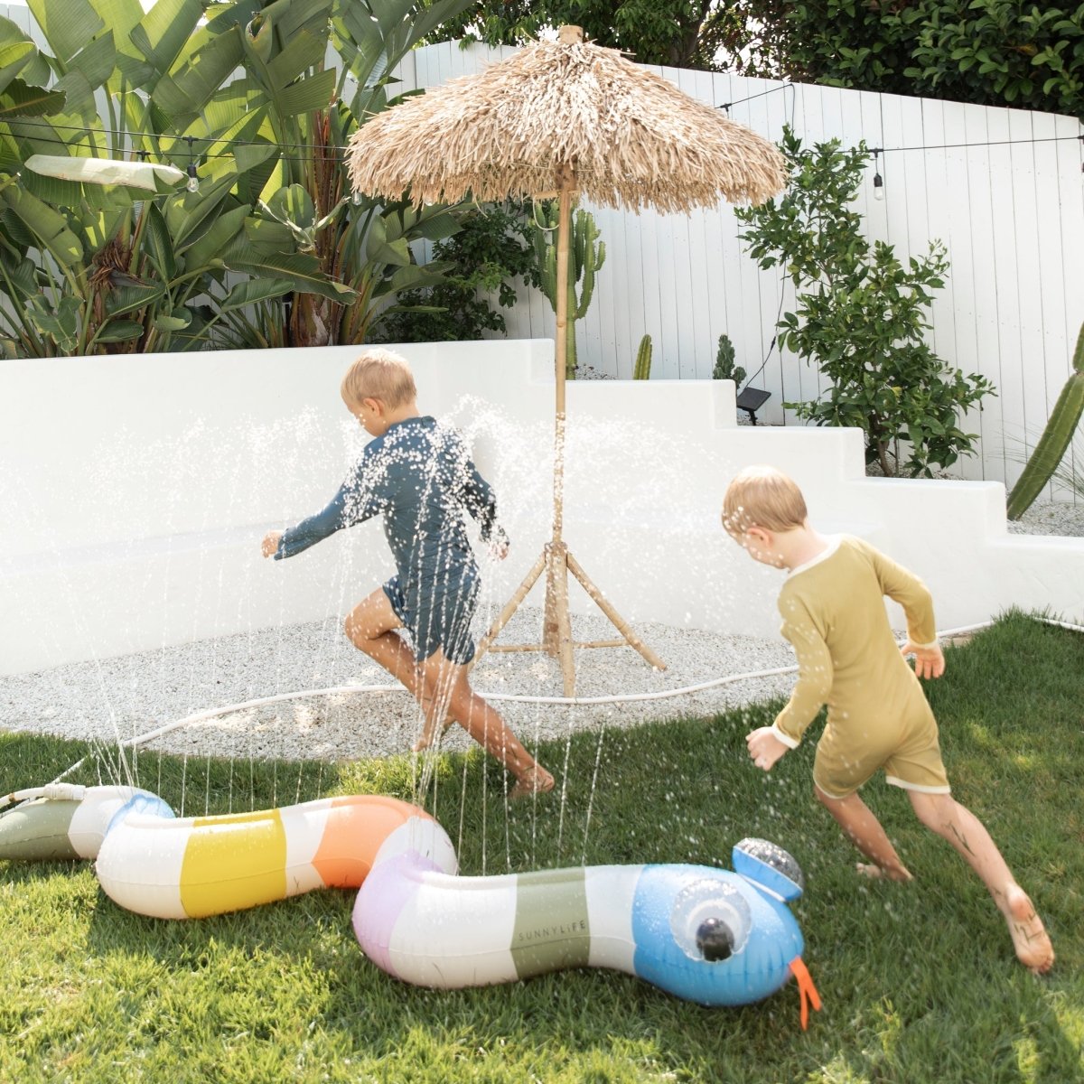 Inflatable Sprinkler - Into the Wild - SUNNYLiFE US